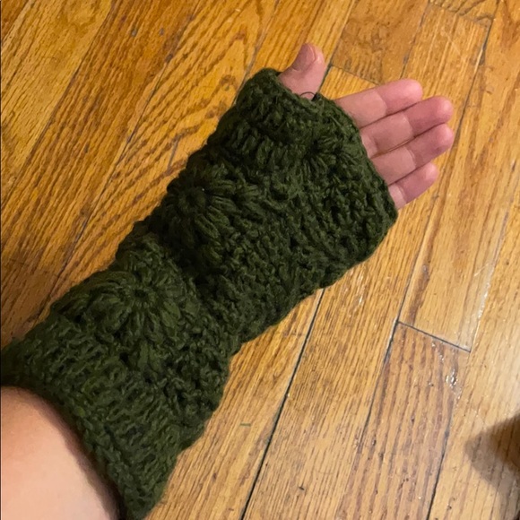 Gloves - Picture 4 of 4